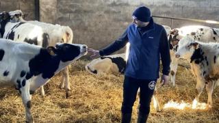 Imagen de archivo de uno de los ganaderos de Danone. Europa Press