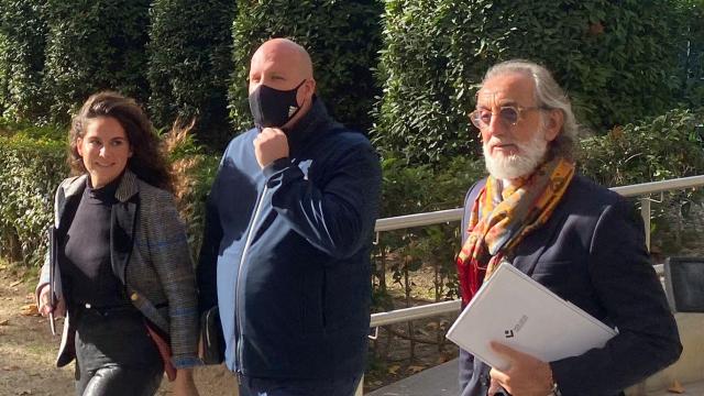 El empresario Álvaro Romillo, junto a sus abogados, en la Audiencia Nacional.