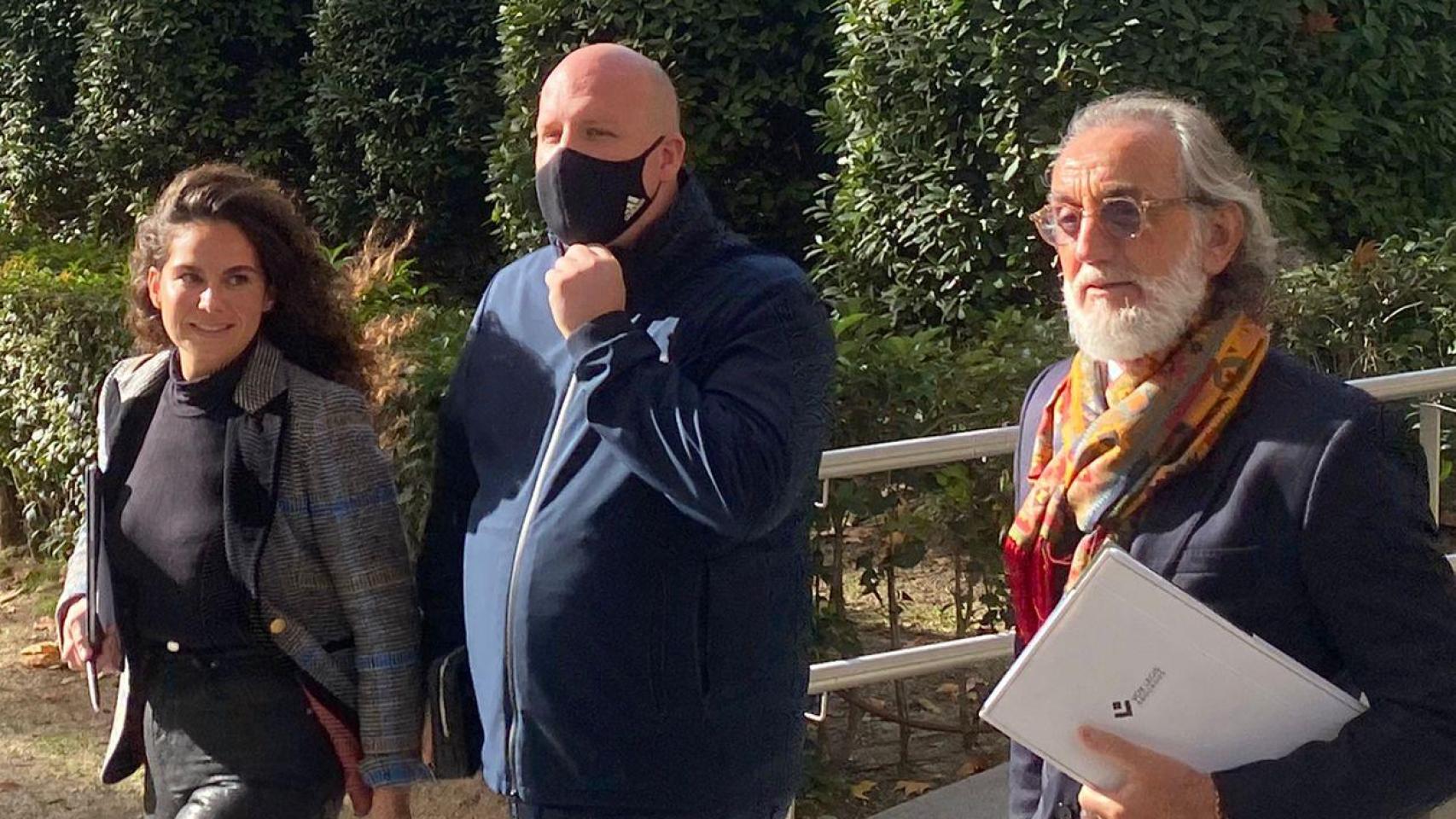El empresario Álvaro Romillo, junto a sus abogados, en la Audiencia Nacional.