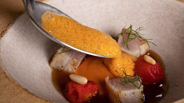 Plato del restaurante de Valencia ganador de una Estrella Michelin. EE