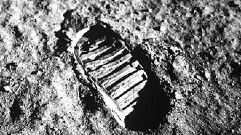 Huella del astronauta Buzz Aldrin en la superficie lunar. Foto: Guadalmazán