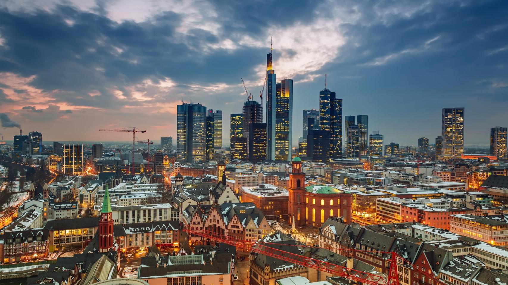 Imagen de archivo del atardecer en Frankfurt, localidad alemana donde se encuentra la planta de reciclaje químico de Reju.