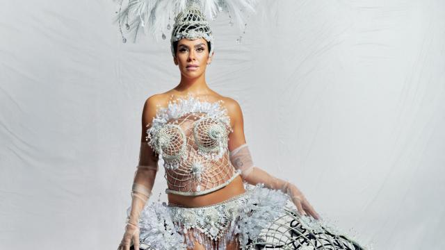 Cristina Pedroche, una diosa que protege la infancia con un diseño de 40 pezones del que emana su propia leche materna (NO PUBLICAR)