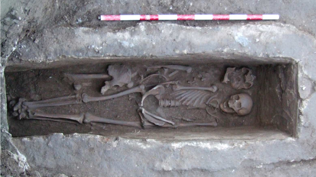 Burial identified in the Cavilum necropolis.