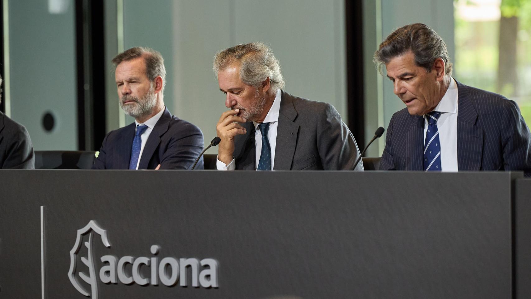El vicepresidente de Acciona, Juan Ignacio Entrecanales; el CEO de Acciona, José Manuel Entrecanales y el secretario general de Acciona, Jorge Vega-Penichet.