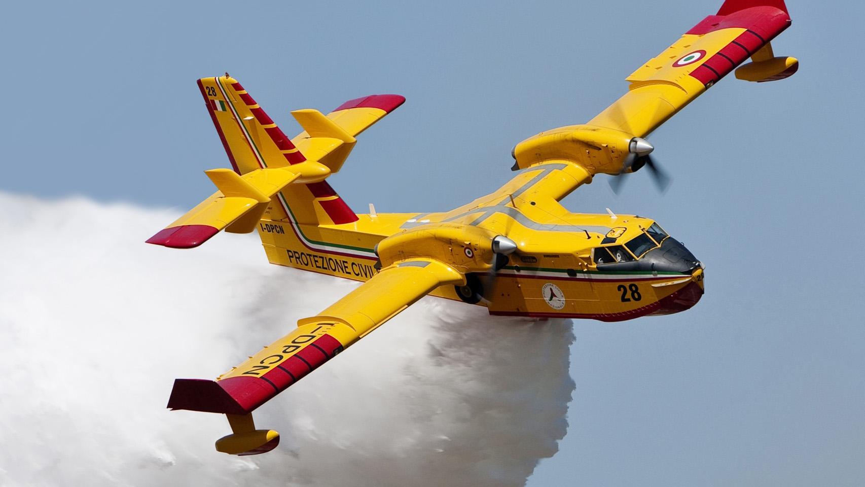 CL-415 Canadair Super Scooper.