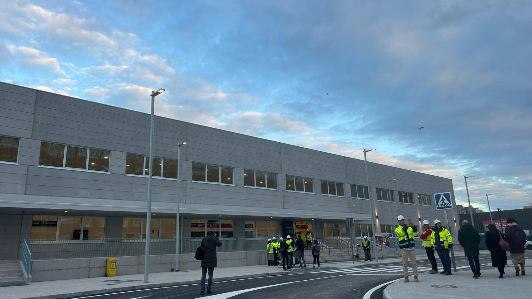 Imagen exterior de la estación de tren de A Coruña provisional por las obras.