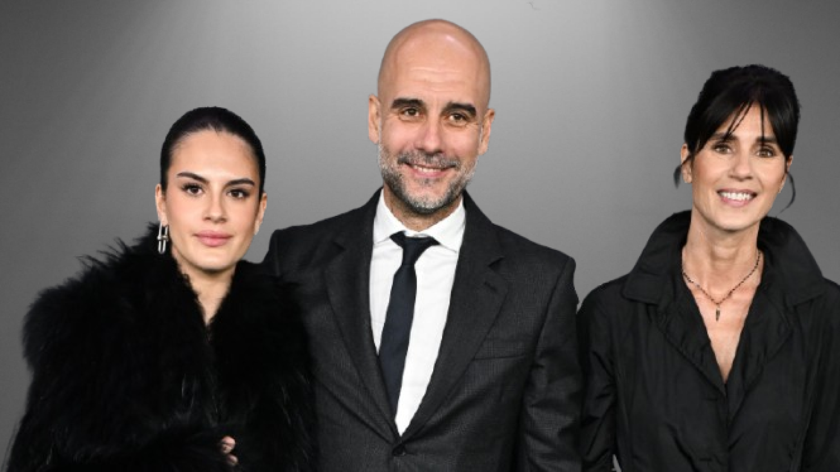 María Guardiola junto a sus padres en la gala The Best, celebrada en 2024.