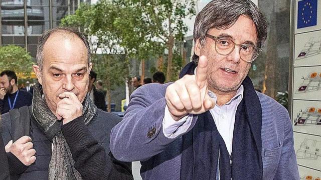 Carles Puigdemont, presidente de Junts, junto a Jordi Turull, su secretario general, en Bruselas.