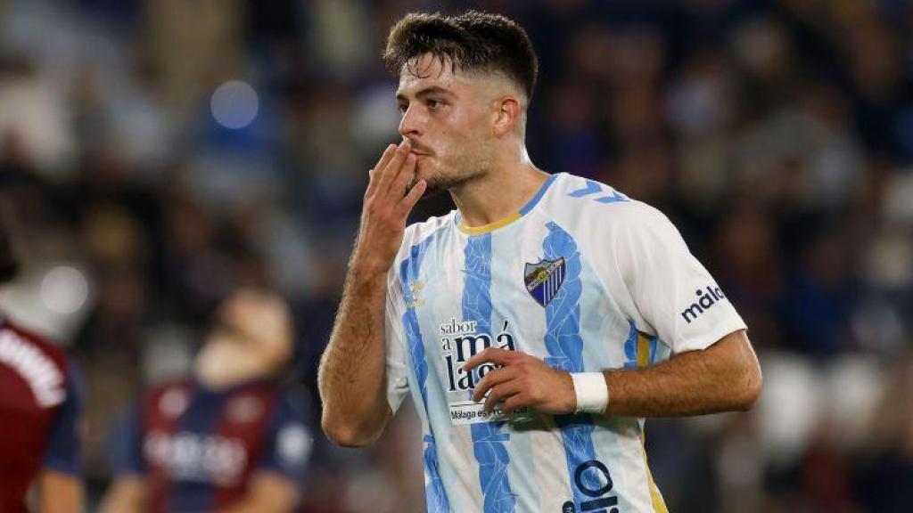 Dani Lorenzo celebra un gol con el Málaga CF