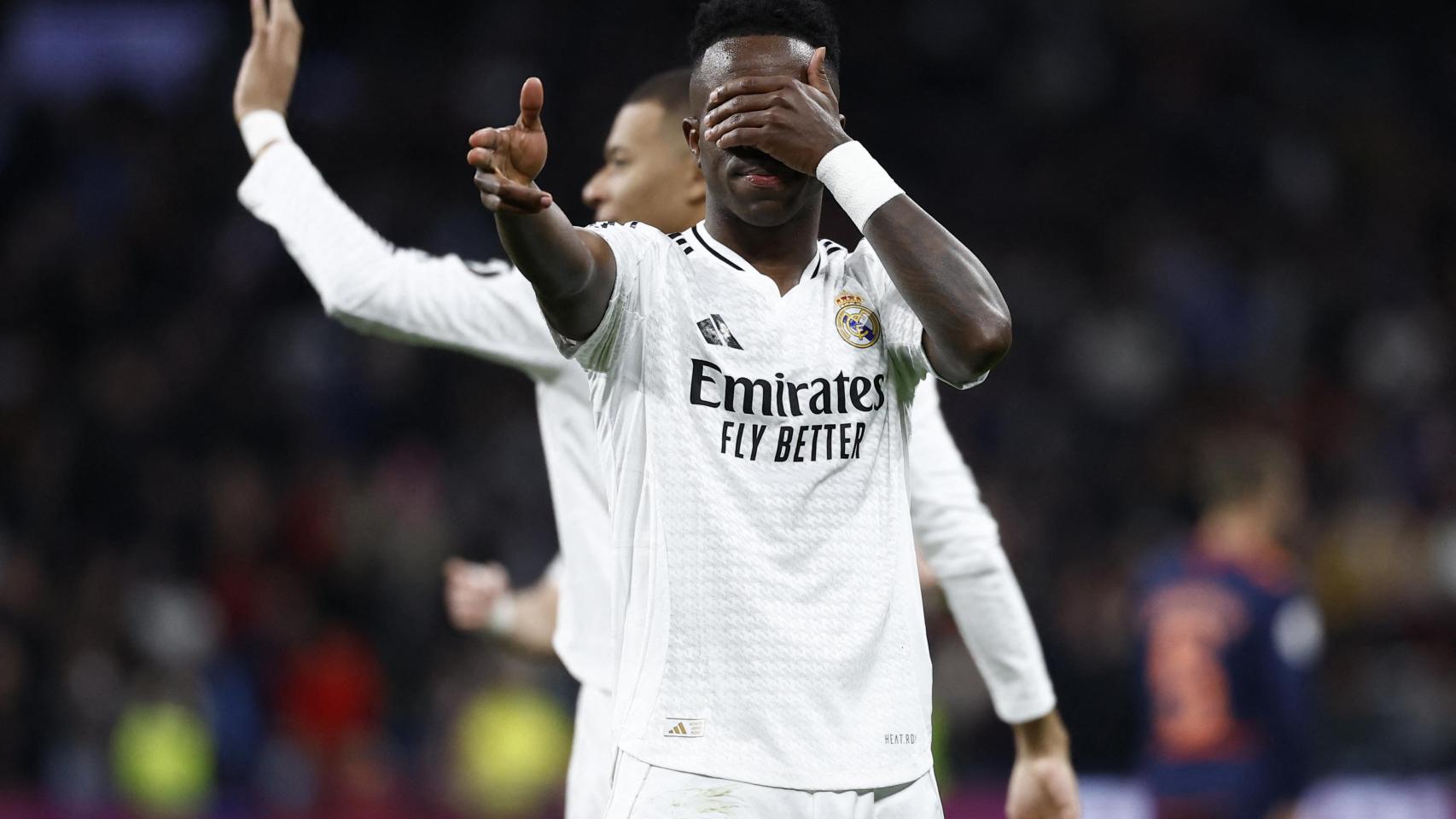 Vinicius celebra un gol con el Real Madrid