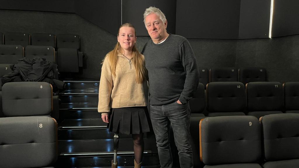 Pascal Plisson y Maud posan en la presentación del documental el pasado 16 de enero en Madrid