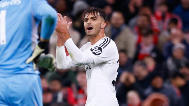 Raúl Asencio, en un partido con el primer equipo del Real Madrid