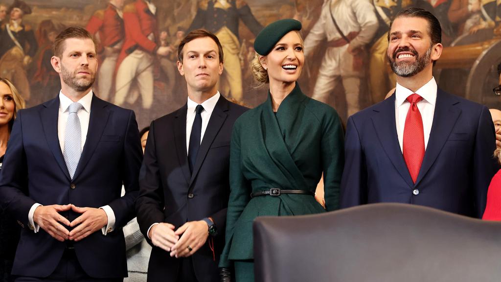 De izquierda a derecha, Eric Trump, Jared Kushner, Ivanka Trump y Donald Trump Jr.