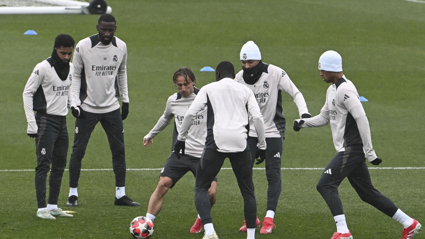 Entrenamiento del Real Madrid antes del partido contra el Salzburgo.