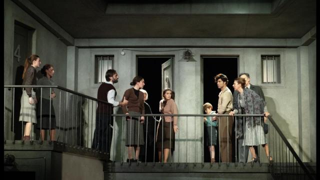 Una escena de 'Historia de una escalera' durante los ensayos. Foto: Javier Naval