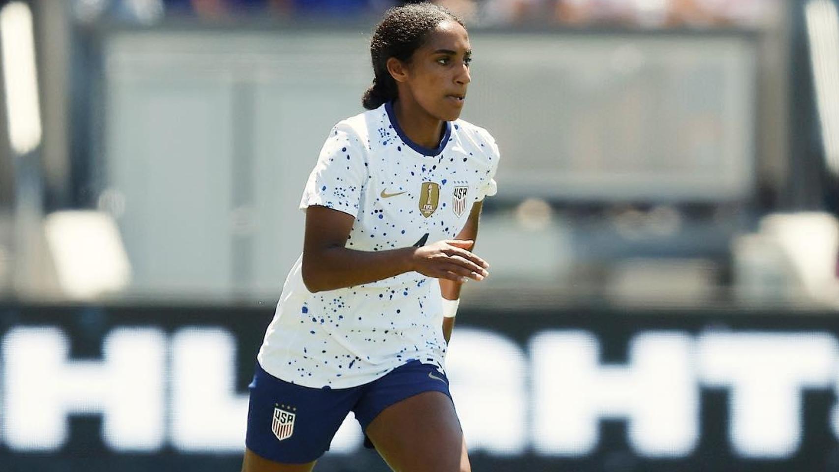 Naomi Girma, jugando con la selección de EEUU