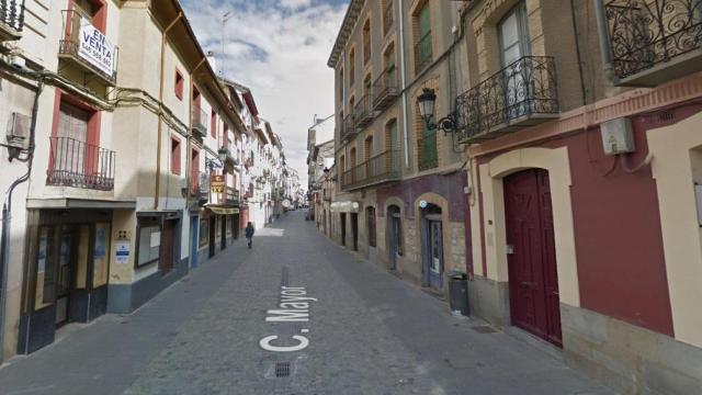 El accidente laboral se ha producido alrededor de las 11.00 horas en la calle Mayor de Jaca