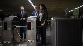 La experiencia de pagar en el Metro con la tarjeta del hotel: así será el nuevo sistema de transporte sin la 'red card'