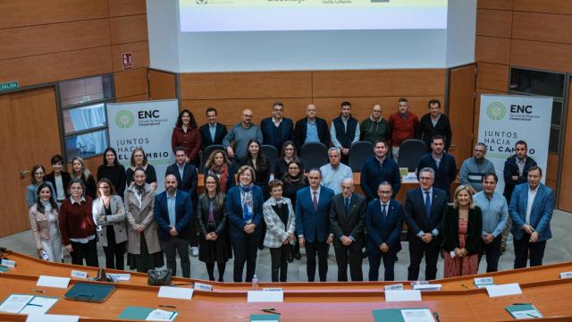 Foto de familia de la inauguración del Programa de Alta Dirección de la Escuela de Negocios Cooperativos.