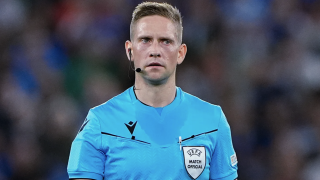 El árbitro Espen Eskas, en un partido de la Champions League
