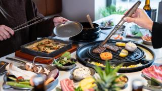 El nuevo restaurante de Valencia con una innovadora propuesta: permite al cliente cocinar su propia barbacoa