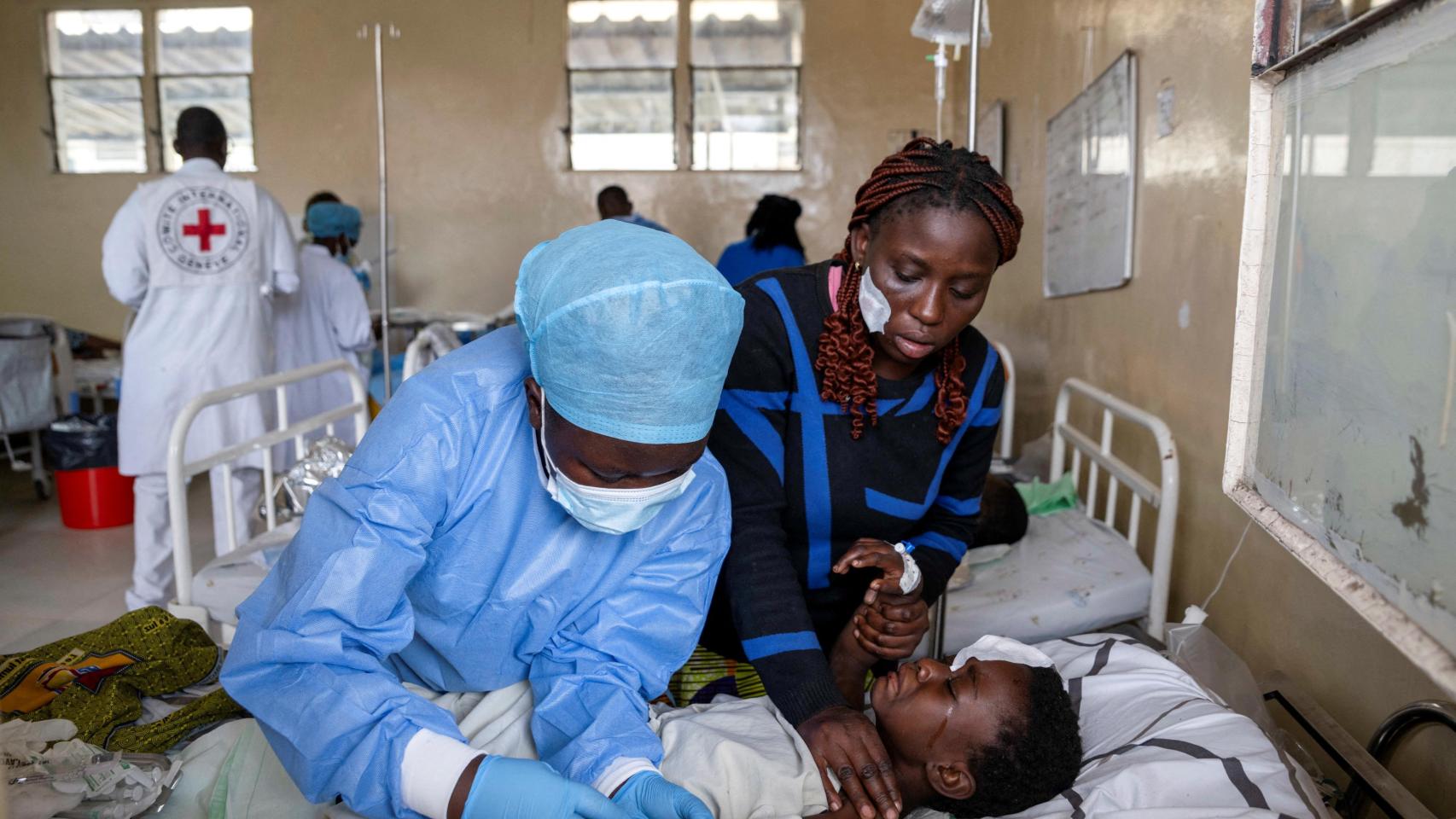 Un niño, atendido con una herida de bala en la ciudad de Sake, cerca de Goma.
