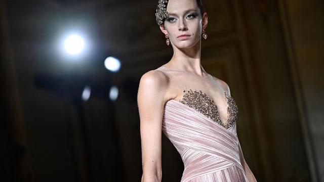 Silueta del desfile de Alta Costura de Giorgio Armani Privé.