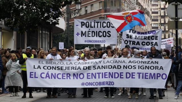 Manifestación de la asociación OncoBierzo para reclamar mejoras en el área de Oncología y todas las especialidades sanitarias en el área de salud del Bierzo