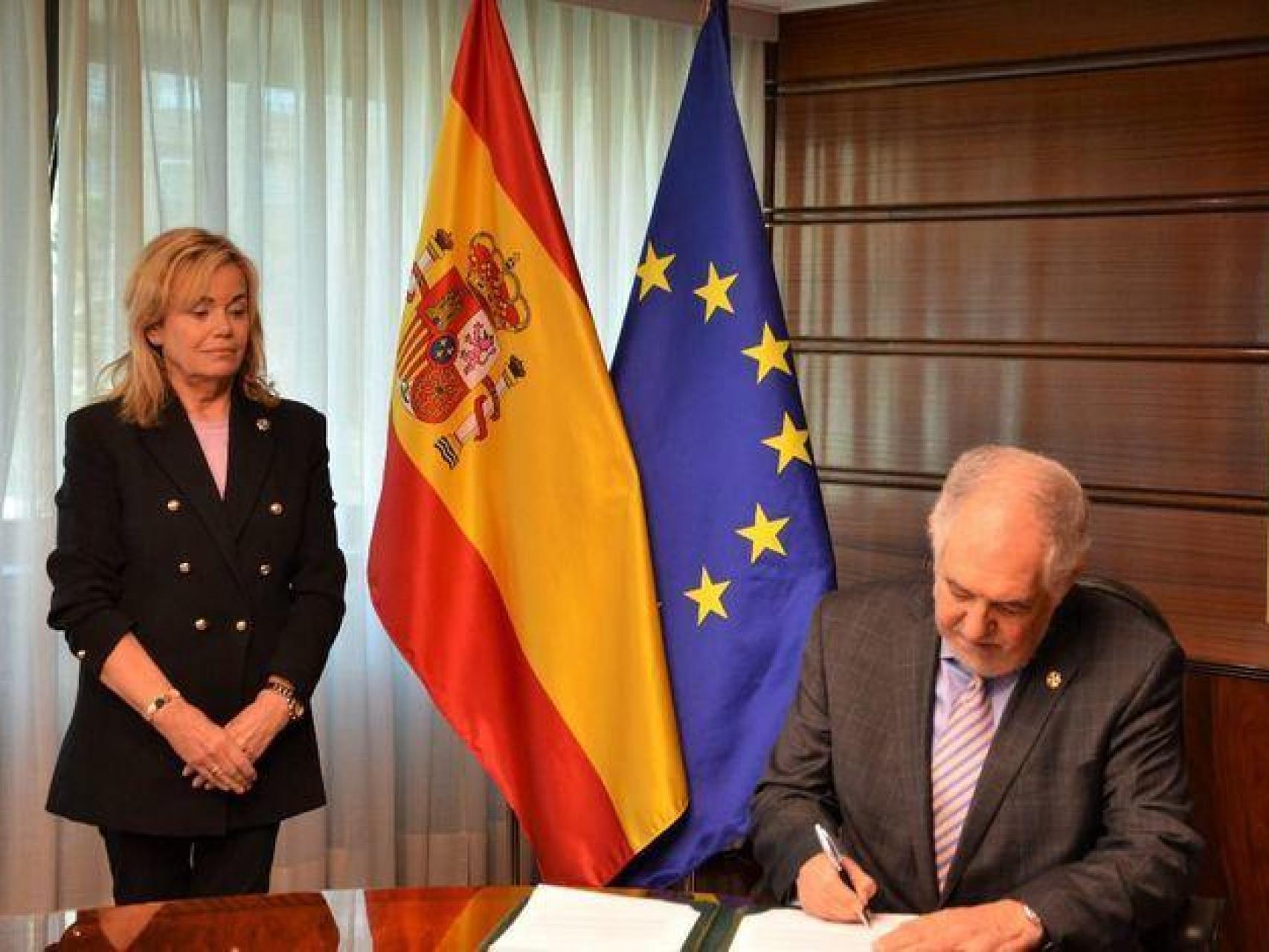 El presidente del Tribunal Constitucional, Cándido Conde-Pumpido, junto a la vicepresidenta, Inmaculada Montalbán./