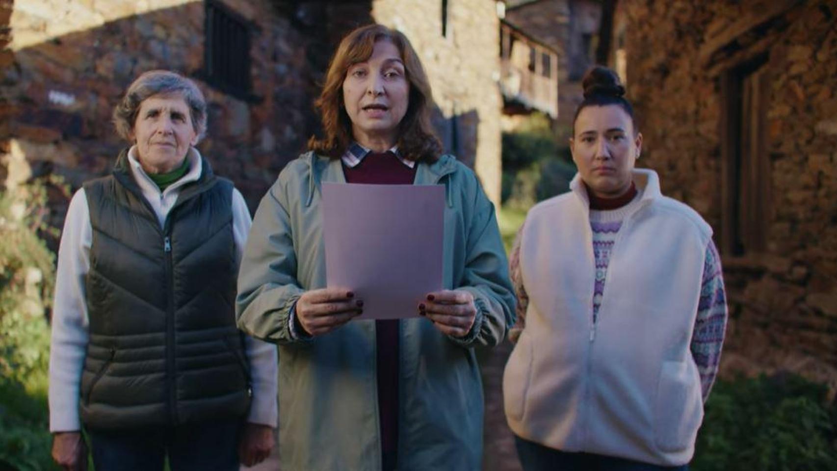 Una campaña pone de manifiesto la realidad del rural de Galicia con ganaderas como protagonistas