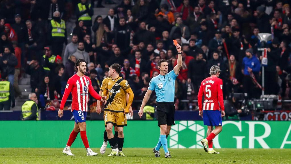 Soto Grado expulsa a Francisco, exentrenador del Rayo Vallecano, la temporada pasada.
