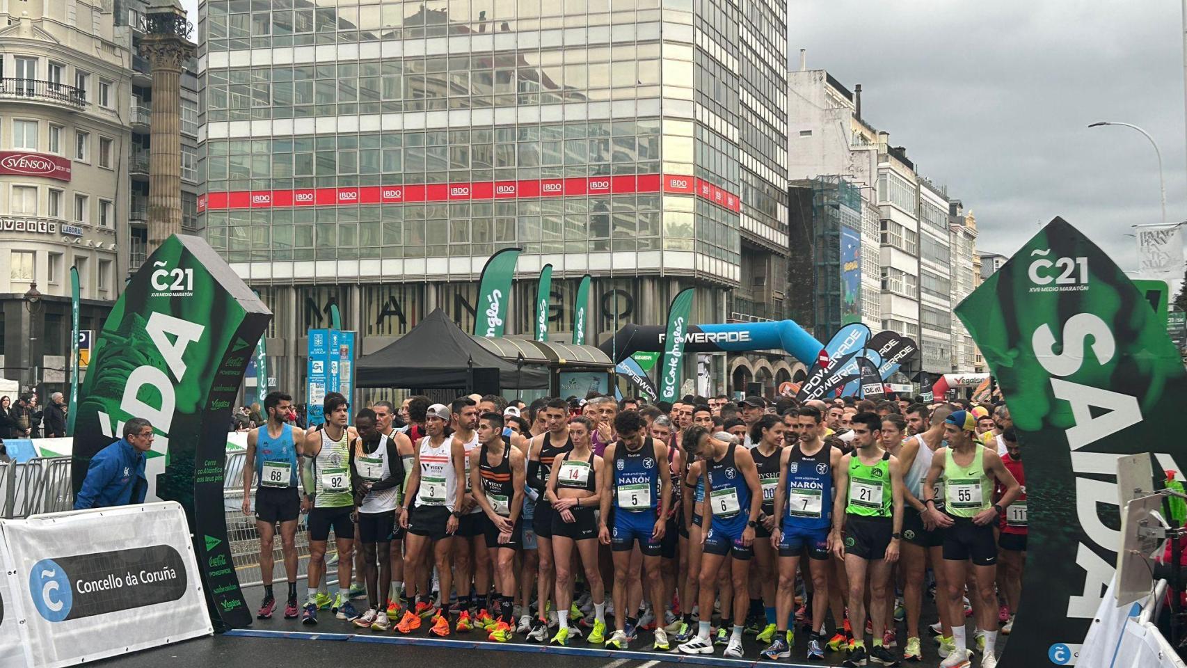 Línea de salida de la C21 2025 en A Coruña.