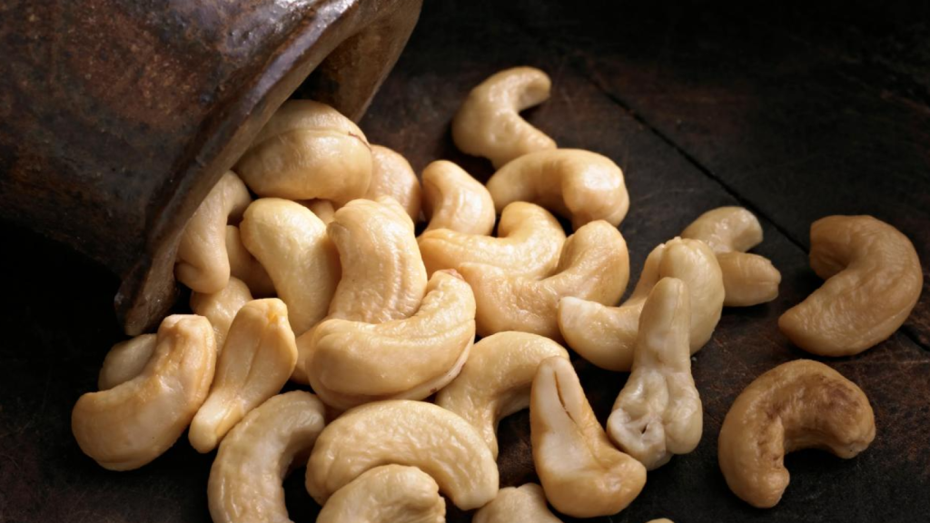 Anacardos en un recipiente.