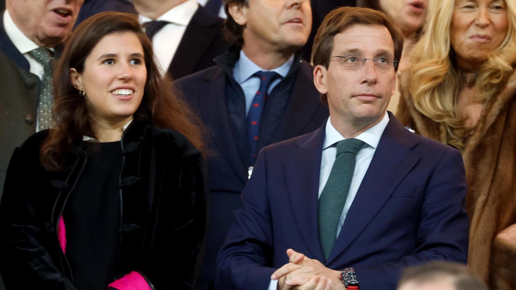 José Luis Martínez-Almeida y Teresa Urquijo, este pasado sábado, en el Santiago Bernabéu.