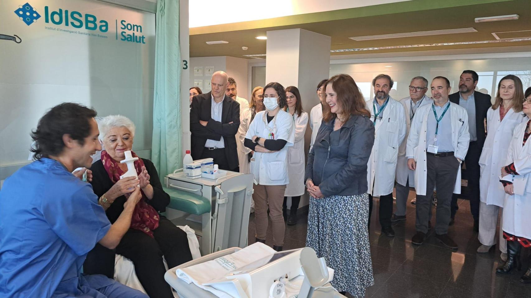 La consejera de Salud del gobierno de Baleares, Manuela García Romero, durante la inauguración de la Unidad Balear de Investigación Clínica y Pruebas Clínicas (UBICEC).