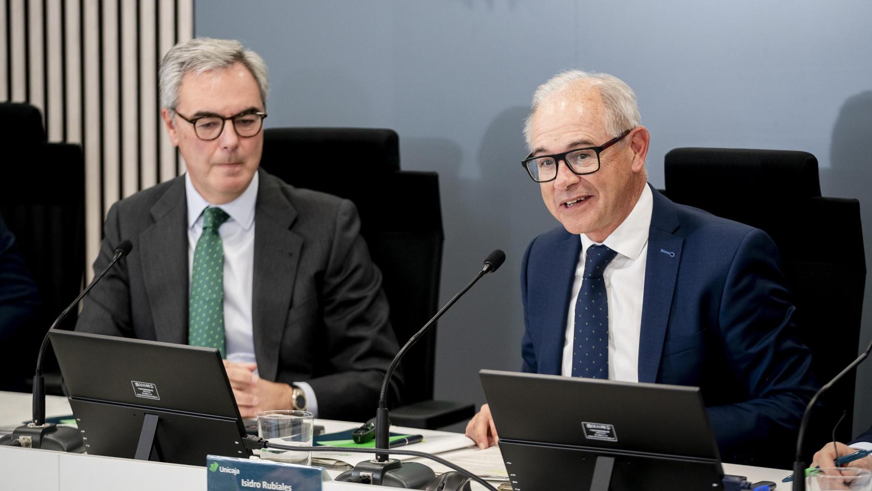 El presidente de Unicaja, José Sevilla, y el CEO de la entidad, Isidro Rubiales, el pasado martes en la presentación de los resultados de 2024 del banco.