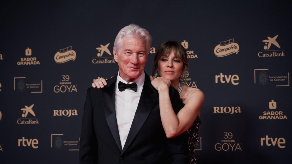 Richard Gere junto a su pareja Alejandra Silva, en los Premios Goya 2025.