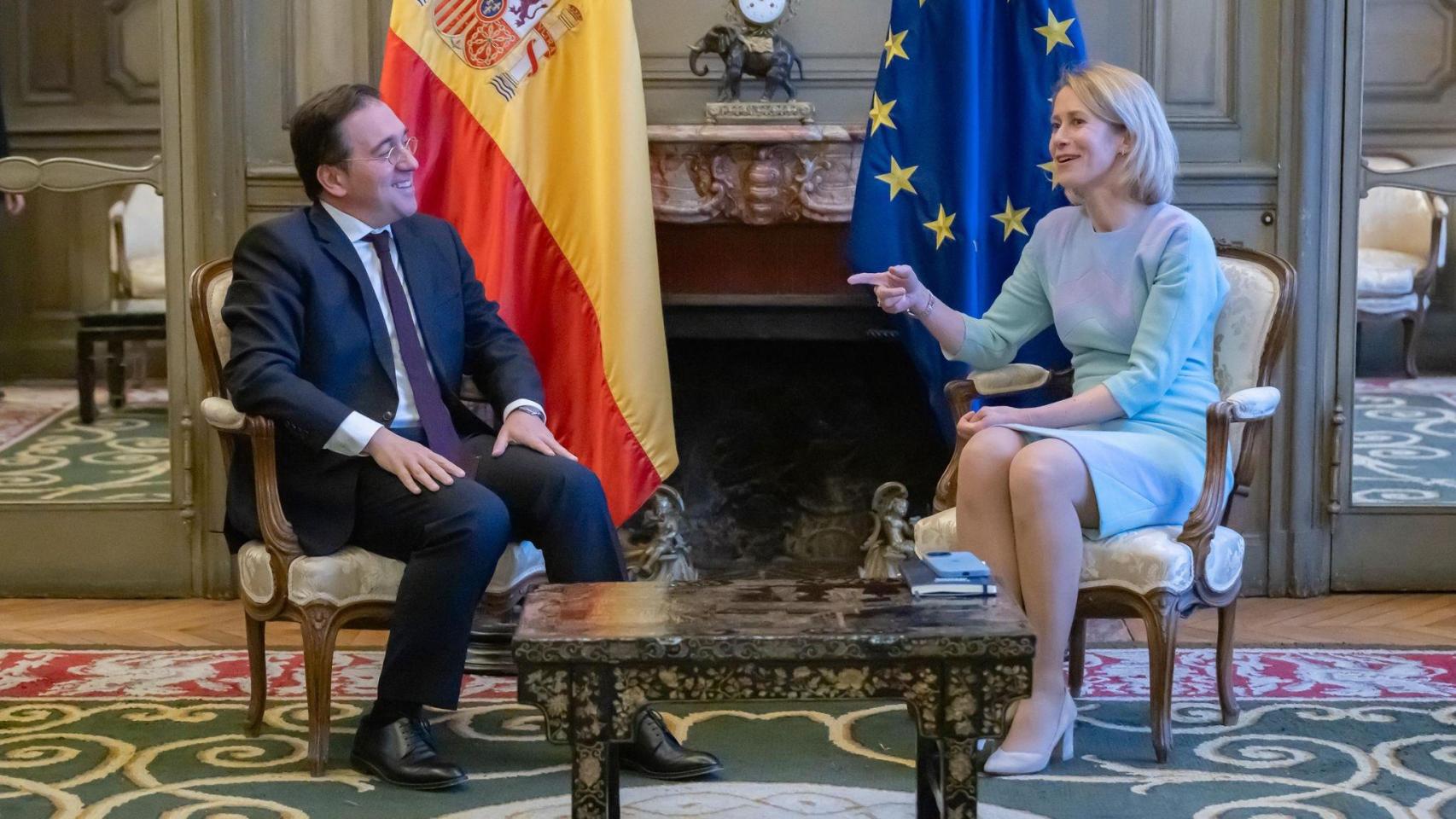 José Manuel Albares, ministro de Exteriores, reunido con Kaja Kallas, Alta Representante de la UE, este miércoles, en la embajada de España en París.
