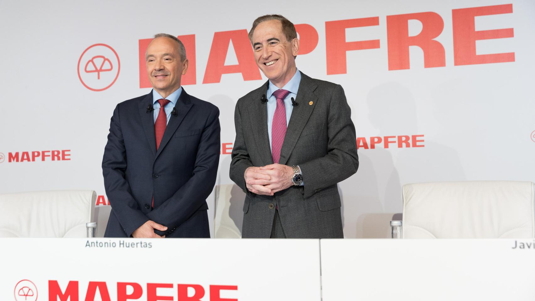Fernando Mata, director financiero de Mapfre, y Antonio Huertas, presidente del grupo, en la presentación de los resultados de 2024 de la aseguradora.