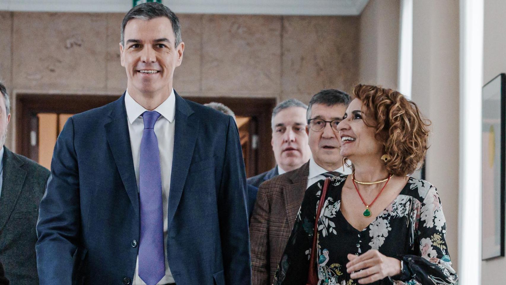 Pedro Sánchez y María Jesús Montero, en el Congreso.