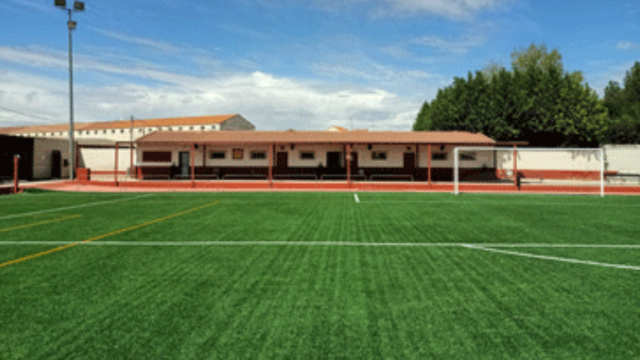 El estadio municipal de Chozas de Canales, donde se produjo la agresión.