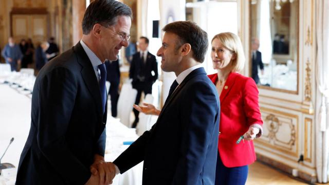 Mark Rutte y Emmanuel Macron, en un encuentro en la cumbre informal de líderes europeos a principios de febrero.