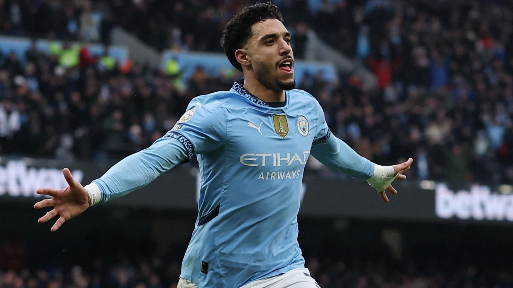 Omar Marmoush celebra un gol con el Manchester City.