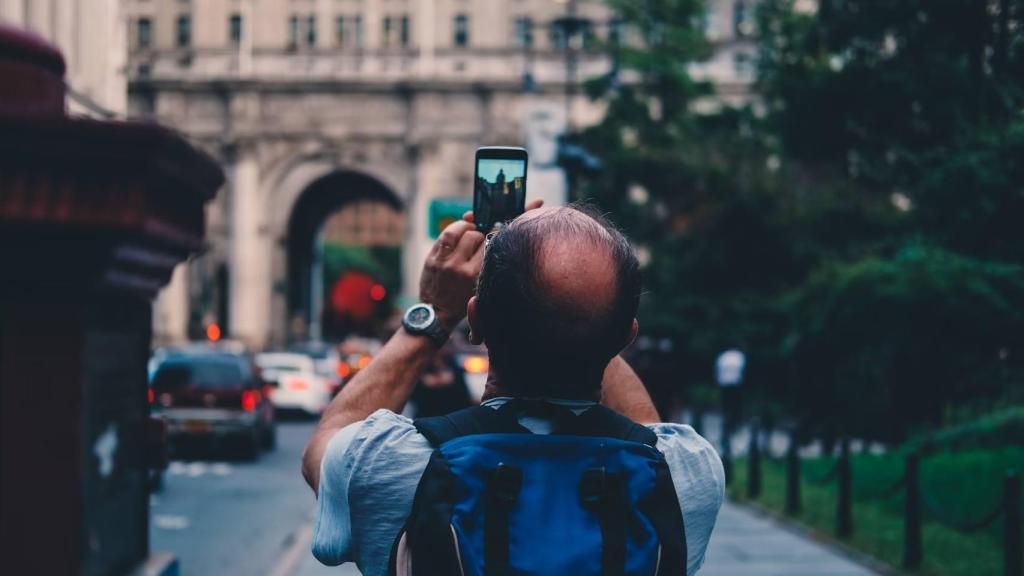 Usando el móvil de viaje