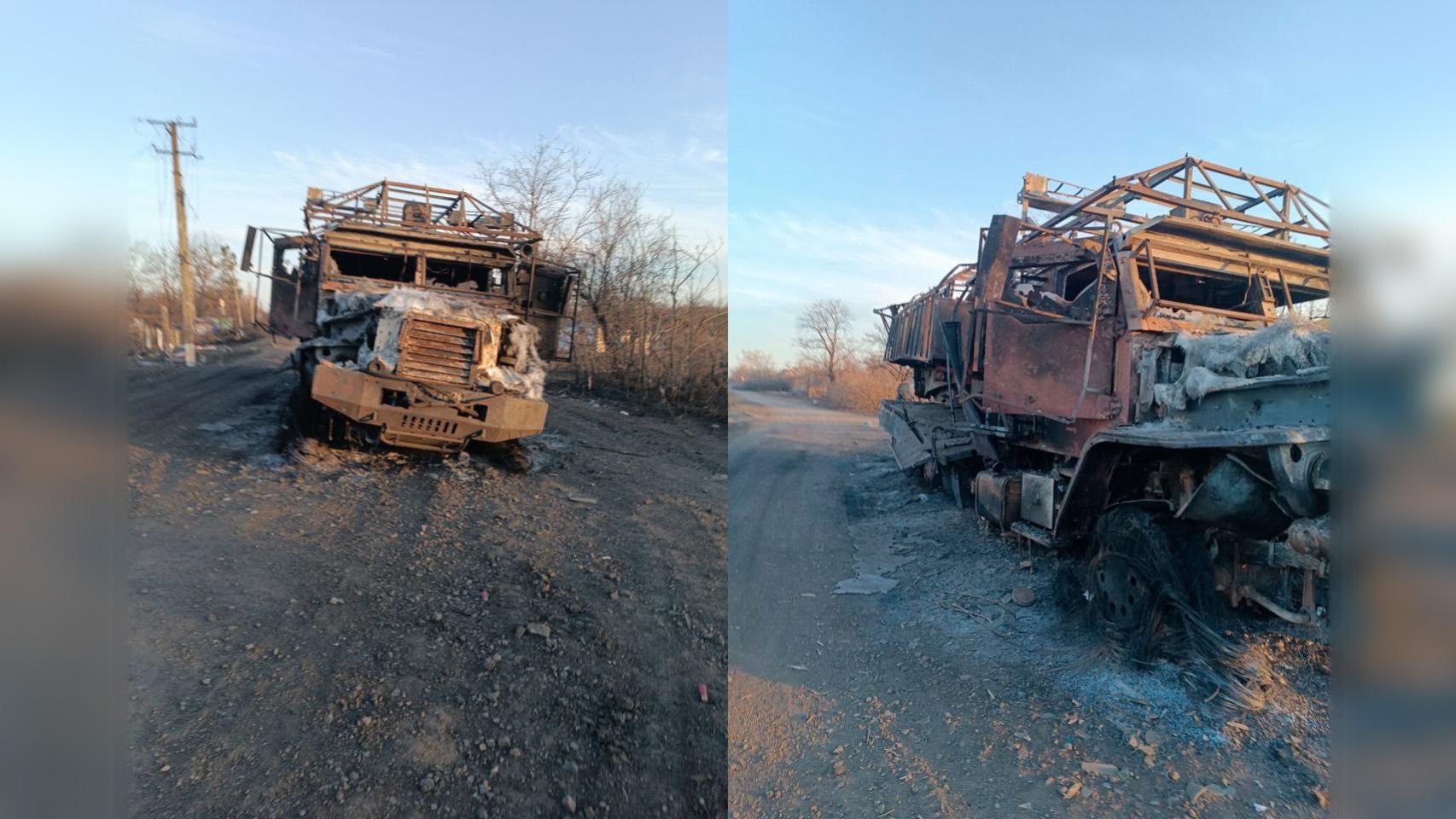 El lanzacohetes TOS-2 en cuestión destruido en terreno de combate.
