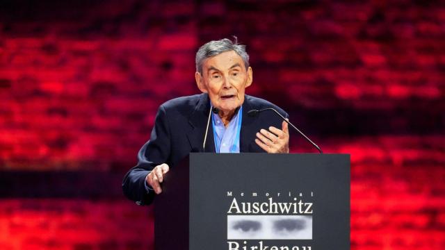Marian Turski en el acto de conmemoración del 80 aniversario de la liberación de Auschwitz