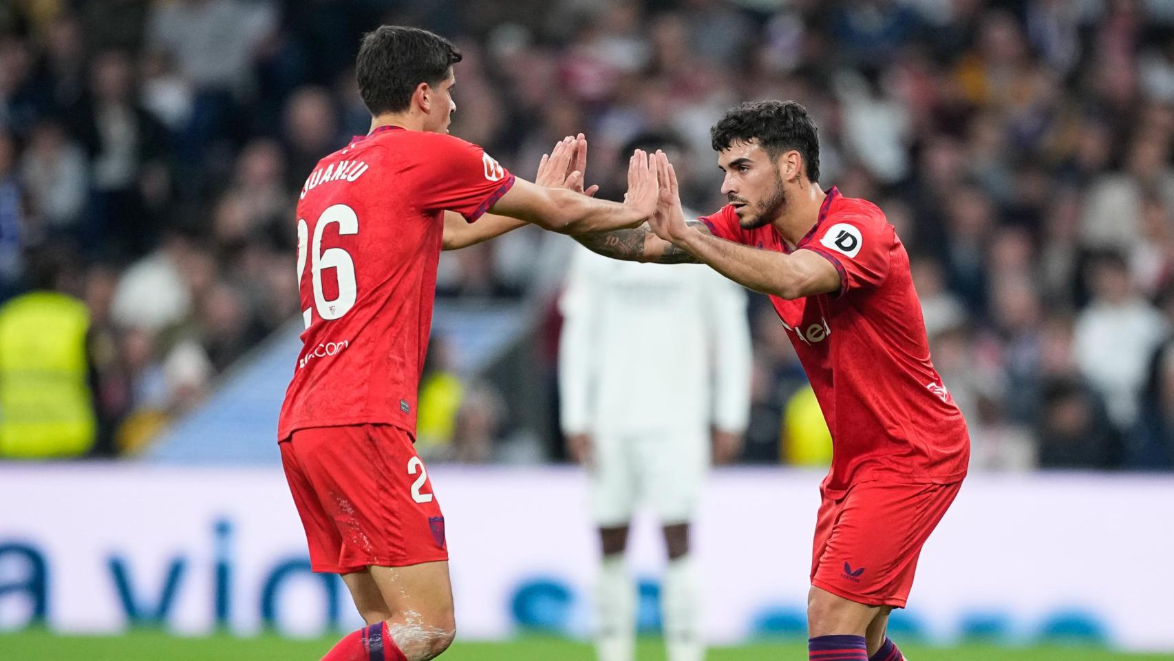Juanlu Sánchez e Isaac Romero celebran un gol contra el Real Madrid.