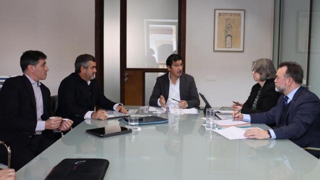 Reunión celebrada para tratar el proyecto 'El Moto'.