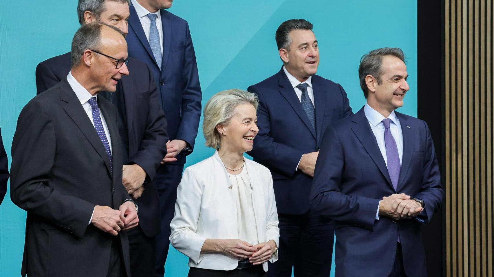 El futuro canciller, Friedrich Merch, y Ursula von der Leyen, durante una reciente reunión del PPE